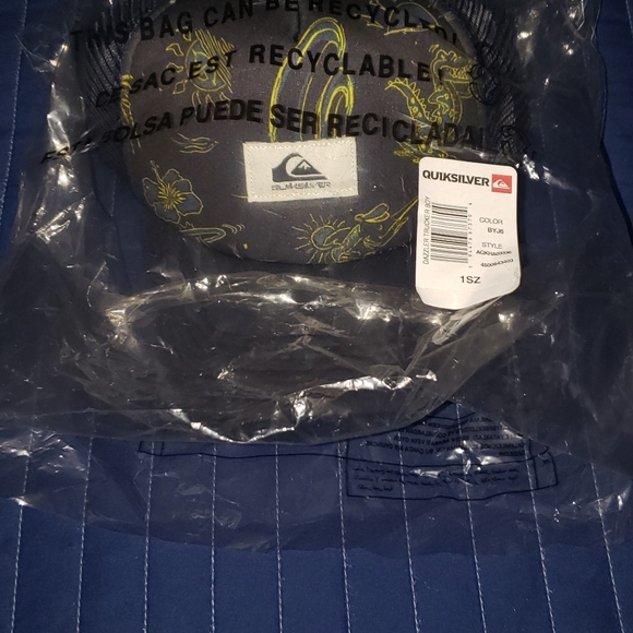 NWT Quicksilver boys trucker hat - Picture 3 of 3